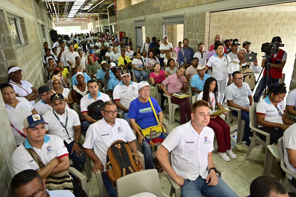 GustavoBolivar's tweet image. ¡FELICIDAD!
Hoy inauguramos la obra No 300 de Prosperidad Social durante el Gobierno Petro. 
Plaza de Mercado en Arboletes. Beneficia a campesinos del Urabá Antioqueño.
Costó 6.600 millones y genera 800 empleos directos y 6.000 indirectos.
RT ¡Y nos faltan 2 años!
Amo…
