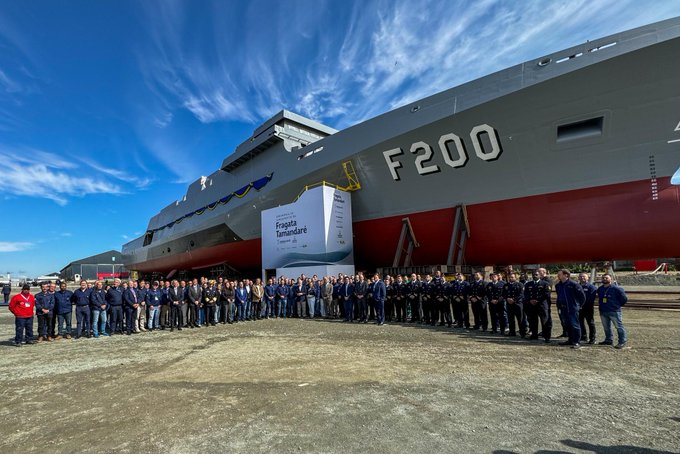 DefenseLrca's tweet photo. Lançada a fragata Tamandaré, um marco para a proteção e defesa da Amazônia Azul
#Embraer #Atech #AguasAzuis #embr3 #EMGEPROn #thyssenkrupp #MarinhaDoBrasil #AmazoniaAzul #SoberaniaMaritima
https://t.co/sxLTdq4GfM https://t.co/r9d1tccyeu