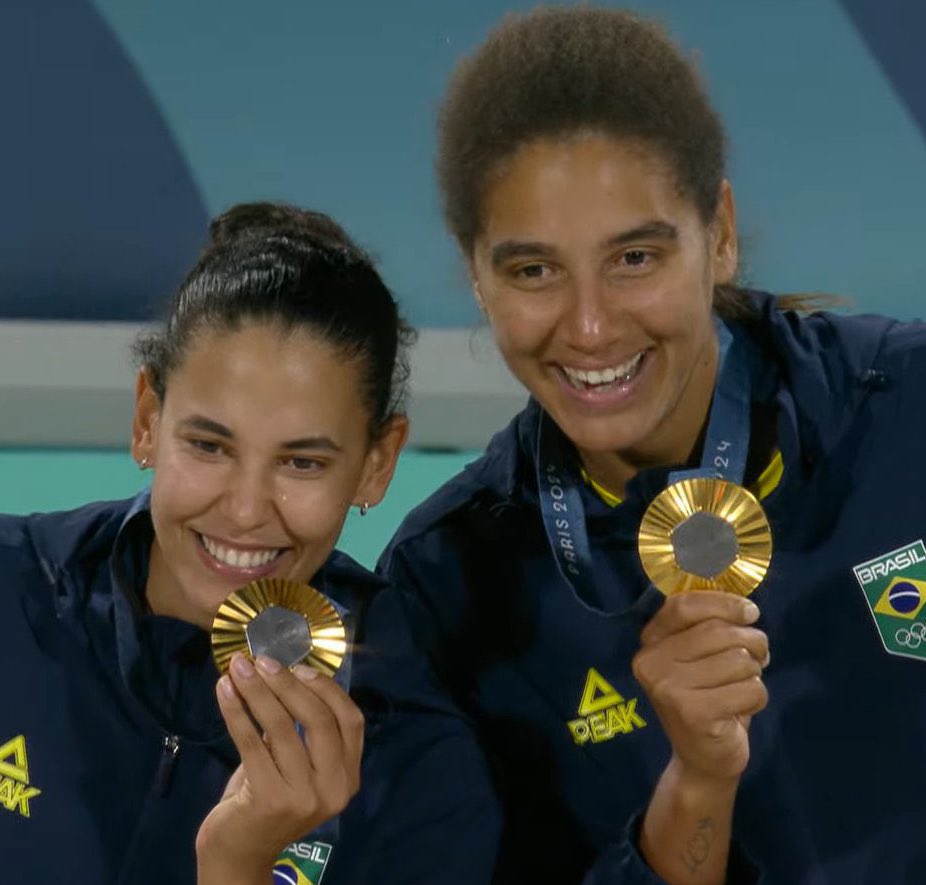 delucca's tweet photo. a cor e o tom do ouro do Brasil 🇧🇷🥇 https://t.co/jpkh3pzNzK
