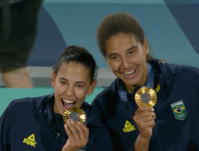 GUkpHtUX0AAr_jC?format=jpg&name=small