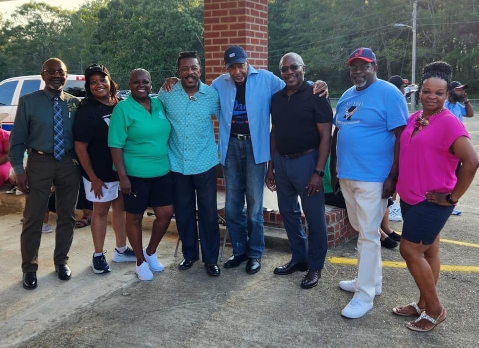 John_Horhn's tweet photo. What a great evening at National Night Out with Pocahontas Community Group  hosted by Cedar Grove Baptist Church and Rev. Danny R. Hollins. Was joined by Rep. Bo Brown, Supervisor Robert Graham, Tax Assessor Charles Stokes, Justice Court Judge Tabitha Britton-Porter, and others. https://t.co/Y07aOSAIjB