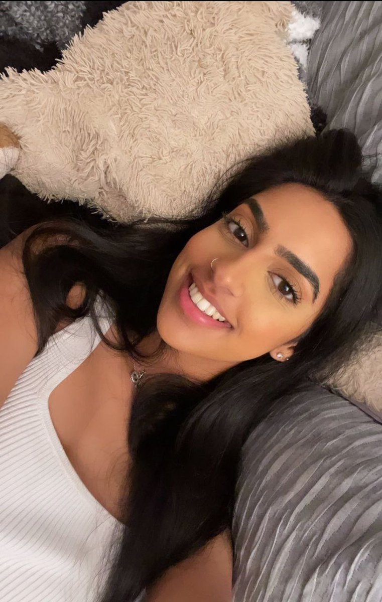 DAmelio_Simp_'s tweet photo. Alisha 23 🤭❤️ someone sent this hot slut for you pervs to pump to 💕 send me your hot irls/mum/sister/gf to be posted 🤭 #wankchat #wankbattle #goon #irl #irls #cum #cock https://t.co/zWsgWaG9mt