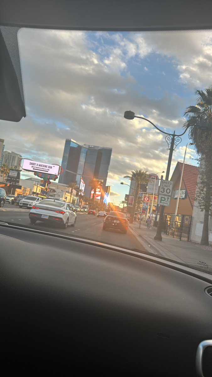 JustyssMorris's tweet photo. Take me back to Vegas ��� 

https://t.co/s3Az5zYU22 https://t.co/31aUDgxYnn