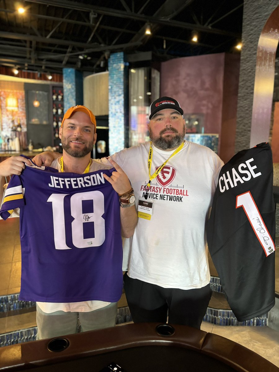 bigbonededFFB's tweet image. Could've lost to a better player. Congrats @RonnieAEvans. We did it!
Chase jersey for 2nd is fine by me!
Proud to represent @FFAdviceNetwork @TheUndroppables @FFPlusNetwork and @rotounderworld at the Expo Poker Tournament