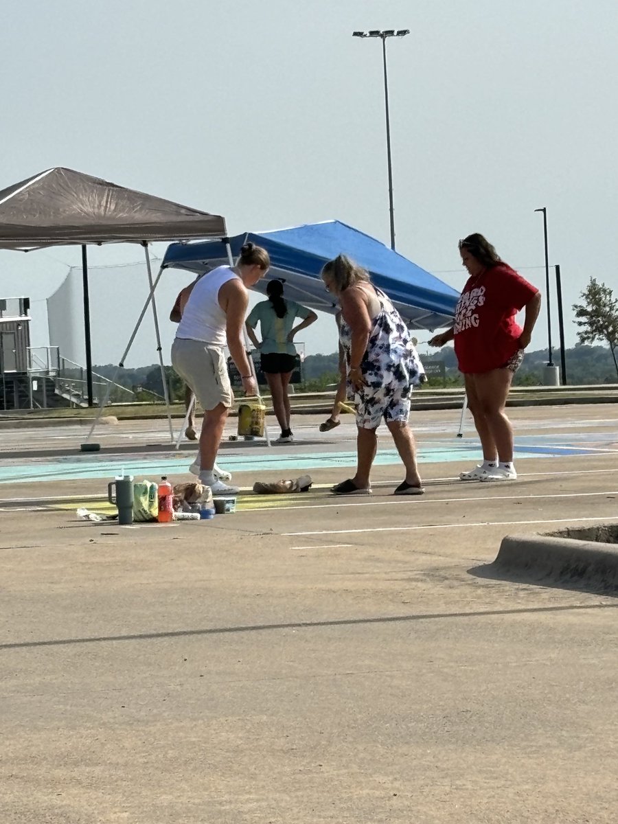 Senior parking spot painting has begun ⁦<a href="/brhs_tigers/">Blue Ridge High School</a>⁩