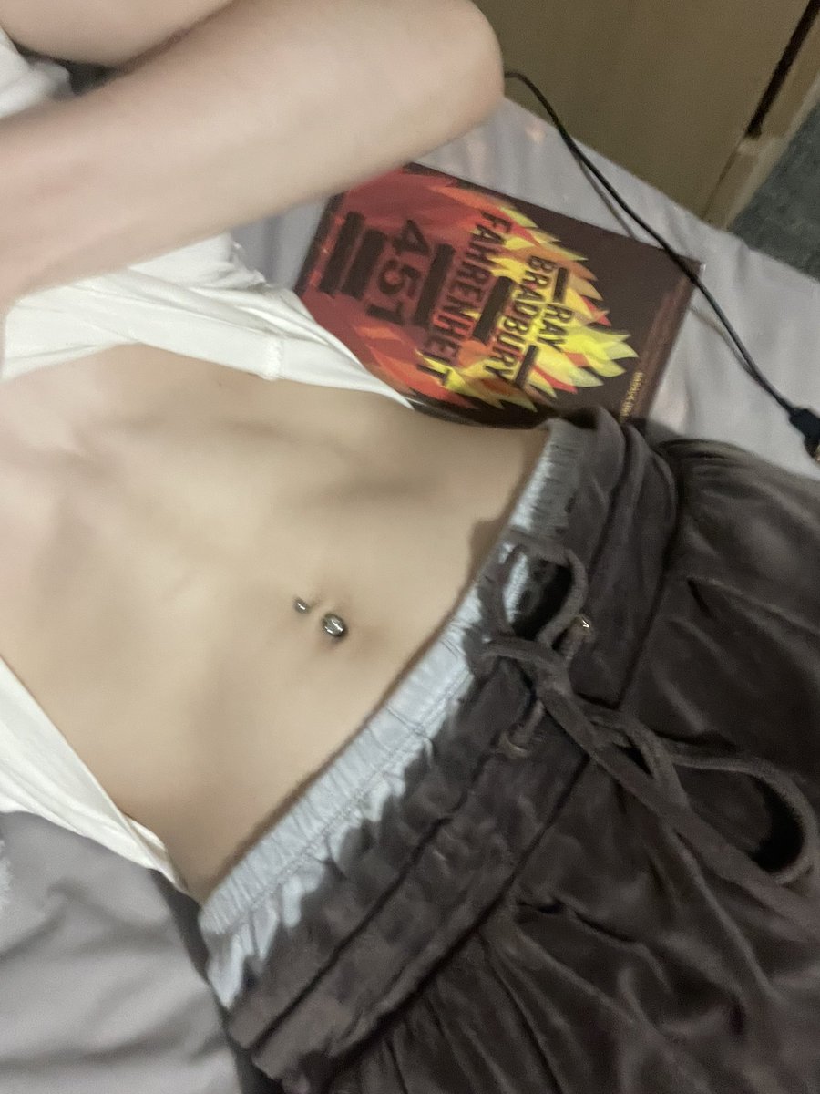 stacemia13's tweet photo. TW body check !!

i kinda have lil abs now !! i’m so desperate to get to my ugw, but i’m doing it steadily now cuz i would js get into b/p cycles. 
not b/p in like 3weeks !! https://t.co/v4ocK1EKsf