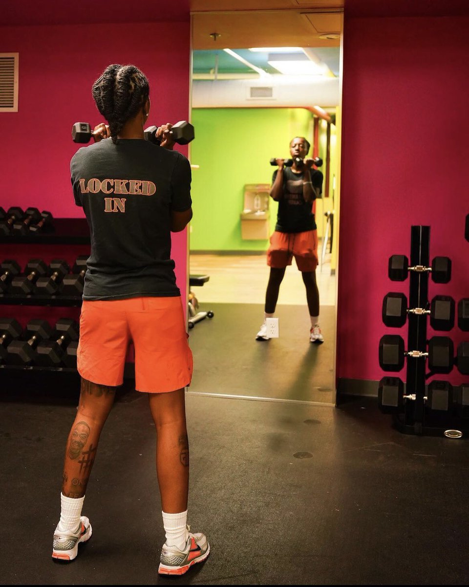 Mia Killer Bee Ellis 🐝 8-3-7KO’s tweet media