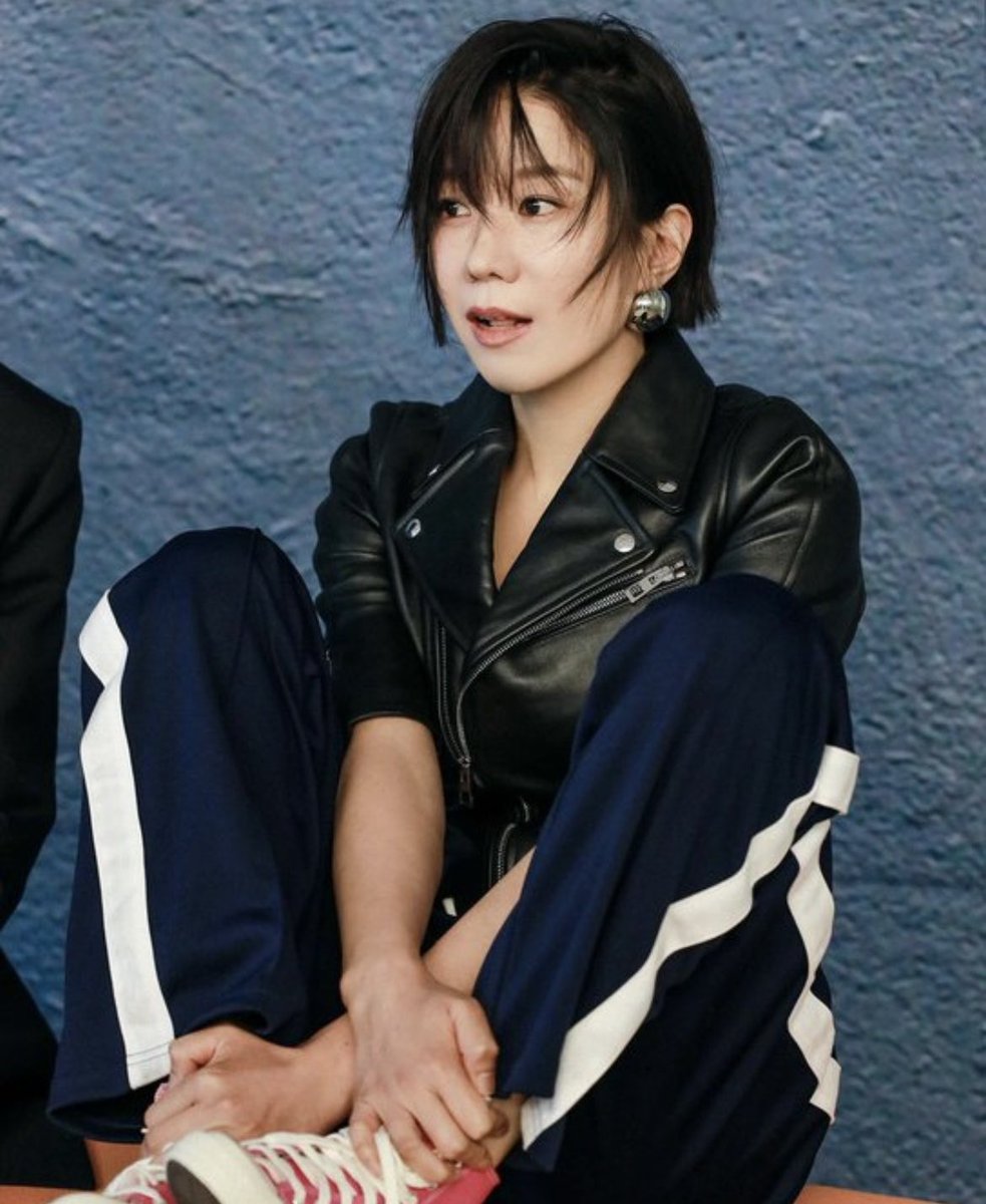 ‘전’가에 ‘혜’자 ‘진’자를 쓰는 
76년 8월 10일생 여성분께서는 
삼시세끼 꼬박 챙겨드시고, 간식도 챙겨드시고,
갱얼쥐랑 산책도 잘 하시고, 항상 건강하시고, 행복하십쇼.
그러고도 남는 시간이 있다면 되도록이면 연기를 해주시길 아무쪼록 부탁드립니다.
생일을 축하드립니다👏🏻👏🏻👏🏻