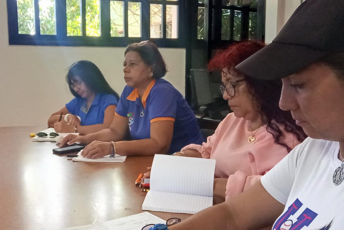 #Hoy #9Ago Videoconferencia nacional para conversar y activa el plan Agosto Escuelas Abiertas 2023 - 2024 <a href="/NicolasMaduro/">Nicolás Maduro</a> <a href="/_LaAvanzadora/">Yelitze Santaella</a> <a href="/ogledar/">Richard Delgado</a> <a href="/_NancyOrtuno_/">Nancy Ortuño Rojas</a> <a href="/gtorodelara/">Gisela Toro Hernández</a> <a href="/ViceComunidades/">Viceministerio de Comunidades Educativas</a>