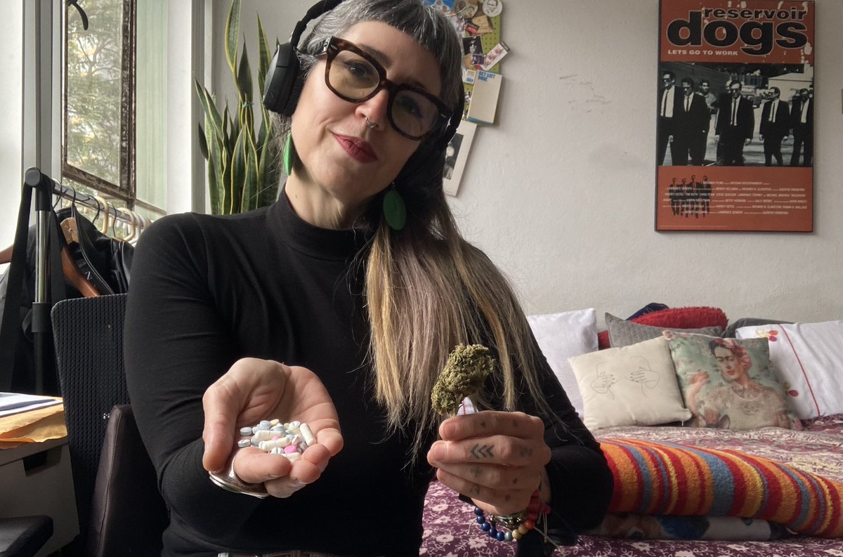 FranBrivio's tweet photo. ¡Bendita seas, María! 🌿✨ Seguimos luchando por el #accesoreal a la #cannabis, incluyendo el autocultivo. Pero además un lote de THC lleva mes y medio en aduanas, afectando a pacientes que no podemos acceder a las gotas y otras vías. @Minsa_Peru 

*Última foto es antes de 🌱 https://t.co/XAU4MUYCrP