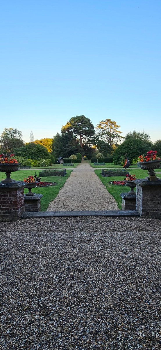 dcaleb's tweet image. Lovely relaxing #spabreak at @champneys evening walk through the gardens before a cocktail and dinner perfect start to the weekend. 
#Relaxation #massage #spa
