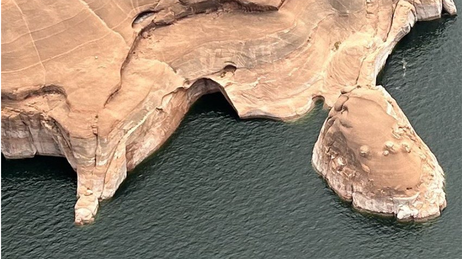 KSL5TV's tweet photo. BREAKING NEWS: Double Arch, often called the Toilet Bowl at Lake Powell, has collapsed. (Photos Janessa Zech &amp; NPS)
#Utah 

https://t.co/7K60hF9aqf https://t.co/5v5GH5EKoc