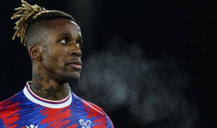 Kusura bakma biz crystal palace'taki zahayı istiyoruz sen Hiç bir esinti vermedin.Sahada resmen başın dönüyor, o kaslarla nasıl ufak bir müdahalede düşüyorsun dripling desen yok anca herşeye somurtuyorsun.Paranın hakkını veremedin 2 yıla yakın 20M€  <a href="/wilfriedzaha/">Wilfried Zaha</a> #Zaha