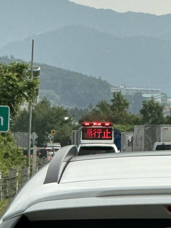 Gt8VUlzRG7buafO's tweet photo. 【現場の様子】#交通情報 #東北道 下り 一関IC～平泉前沢IC付近 トンネル内救急車出動する事故で通行止め渋滞8月10日 #渋滞 #通行止 #岩手 #お盆休み : 事件事故・災害速報ニュース https://t.co/pUs55vhgtR #交通事故 #岩手県 解除レッカー撤去夏休み帰省レジャー https://t.co/G4ogVzSyg9