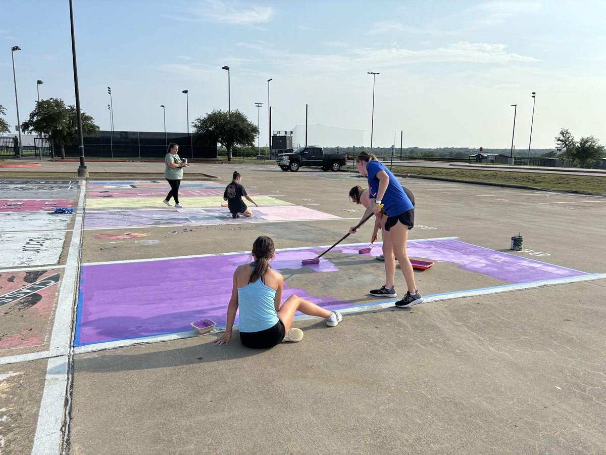 It takes the whole team! Parking spot painting ⁦<a href="/brhs_tigers/">Blue Ridge High School</a>⁩