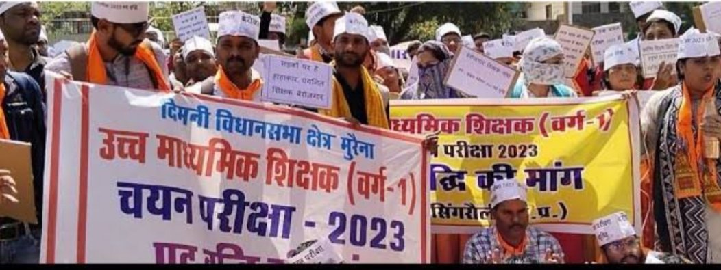 Rahulkisanvansi's tweet photo. 📍जंतर मंतर , नई दिल्ली 

हजारों की संख्या में वर्ग 1 (2023) के वेटिंग शिक्षको ने, पद वृद्धि की मांग की।

वर्ग 1 में, 21459 पद रिक्त हे, तो इन पदो पर भर्ती क्यों नहीं की जा रही है❓

@DrMohanYadav51 
@udaypratapmp @KrVijayShah @JansamparkMP @PMOIndia
@jitupatwari @UmangSinghar https://t.co/SRdjMdU9PQ