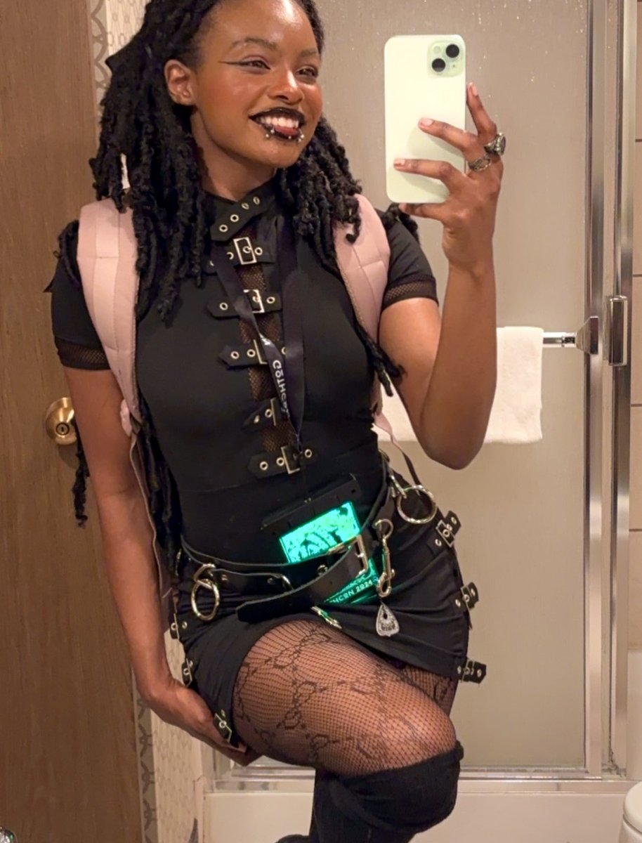 kaorrosi's tweet photo. See ya @ #gothcon!!! 🥰 https://t.co/vSSbE5O8ce