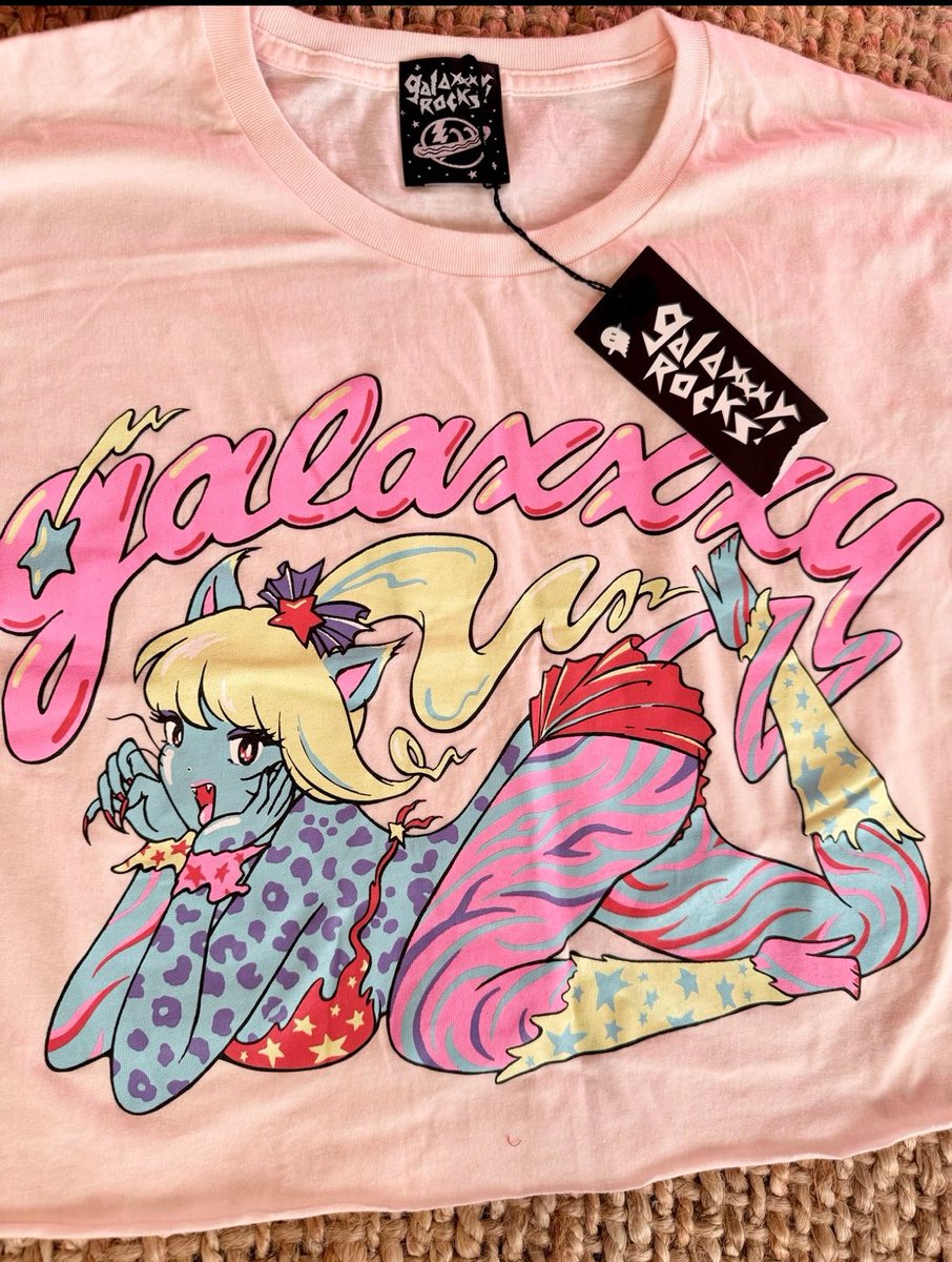 mp271917's tweet photo. Galaxxxy retro cat girl top, one size, $30 https://t.co/mZi0txgDUR