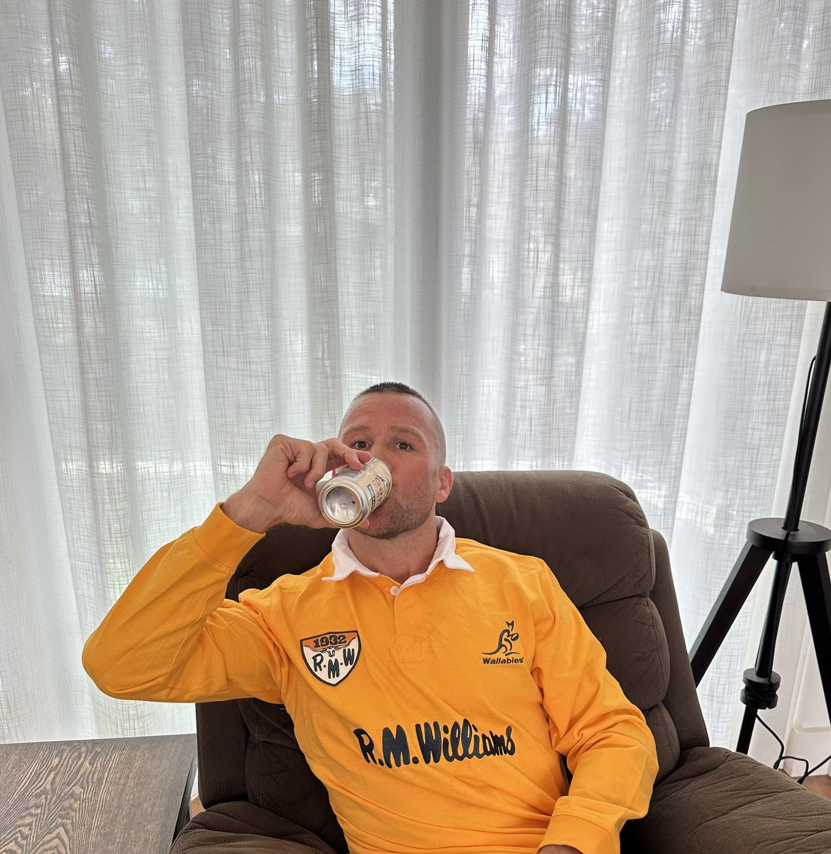 giteau_rugby's tweet image. Here we go!! @wallabies by 8 💛💚

@kickoffskickons