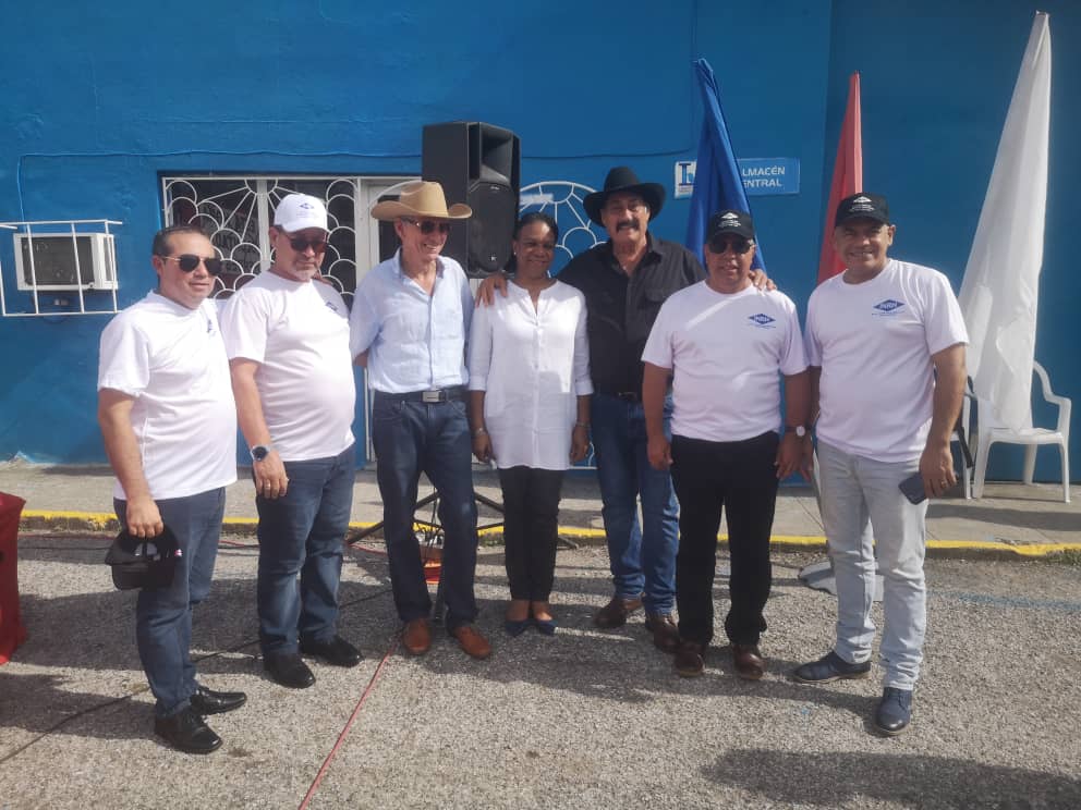 AntonioRdguezR's tweet photo. En la Sede de la Empresa Filial #Panelec, celebramos el acto, por el 62 Aniversario de la fundación del #INRH, en la Provincia Santi Spíritus, presente la #VPM Inés Maria Chapman y el Secretario General de la #CTC Ulises Guilarte #CubaViveYTrabaja #INRHCuba https://t.co/Y1FRXQU8Tz