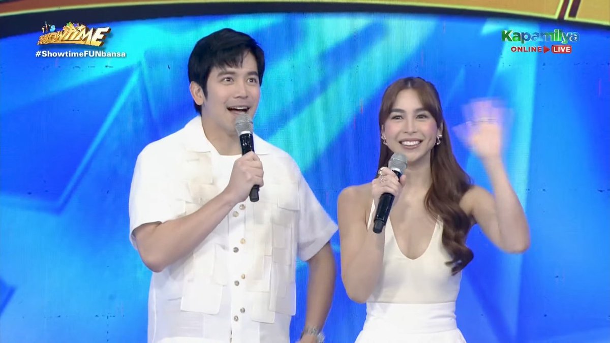 jmcarcoochie's tweet image. JOSHLIA SA SHOWTIME!
Ang mga bida sa pelikulang #UnhappyForYou, @iamjoshuagarcia and #JuliaBaretto, nasa @itsShowtimeNa today! Abangan din sila mamaya sa #EXpeciallyForYou 💔

Abangan ang UNHAPPY FOR YOU, sa August 14 na!

#ShowtimeFUNbansa 💙💛🫶🏻🌈✨