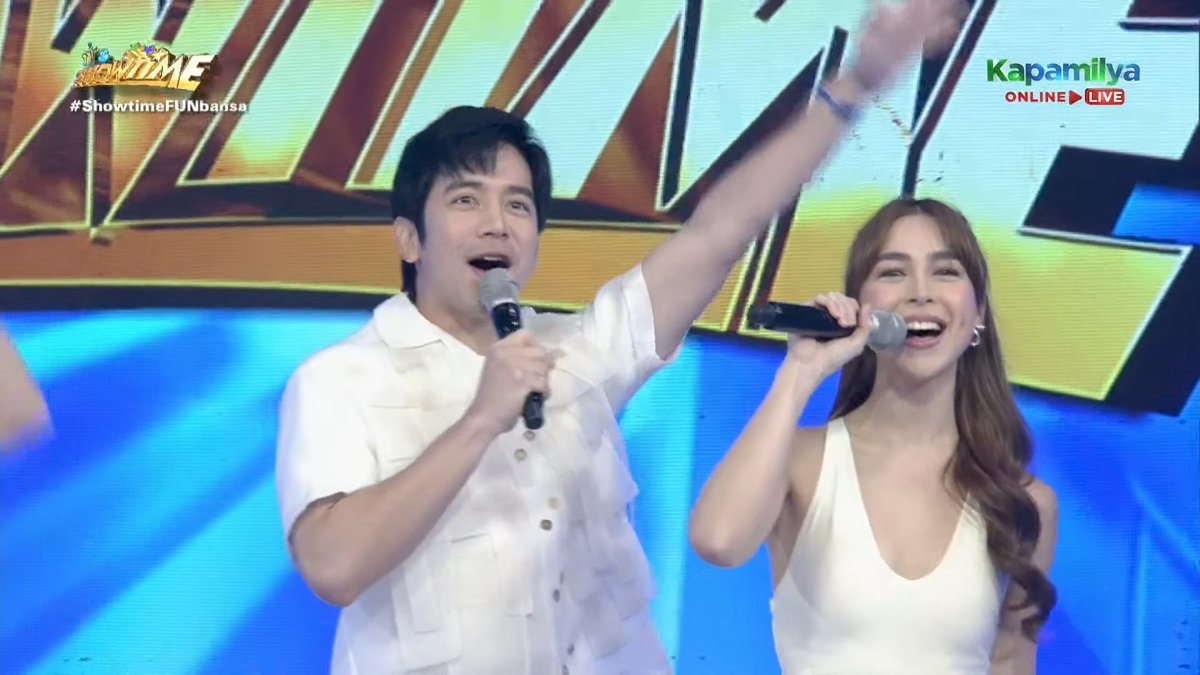 jmcarcoochie's tweet image. JOSHLIA SA SHOWTIME!
Ang mga bida sa pelikulang #UnhappyForYou, @iamjoshuagarcia and #JuliaBaretto, nasa @itsShowtimeNa today! Abangan din sila mamaya sa #EXpeciallyForYou 💔

Abangan ang UNHAPPY FOR YOU, sa August 14 na!

#ShowtimeFUNbansa 💙💛🫶🏻🌈✨