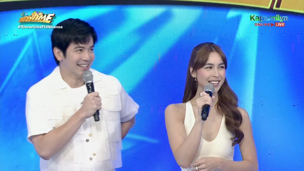 jmcarcoochie's tweet image. JOSHLIA SA SHOWTIME!
Ang mga bida sa pelikulang #UnhappyForYou, @iamjoshuagarcia and #JuliaBaretto, nasa @itsShowtimeNa today! Abangan din sila mamaya sa #EXpeciallyForYou 💔

Abangan ang UNHAPPY FOR YOU, sa August 14 na!

#ShowtimeFUNbansa 💙💛🫶🏻🌈✨