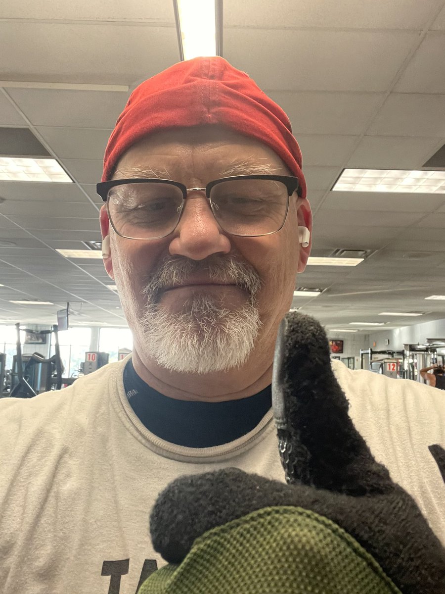 CoachFreier's tweet image. My #commit2prepare #OffseasonSurge Day 1:  DBBench/UnderhandPDown; GbltSquat/FitBallCrunch; DBSingleArmInclineBench/DBInclineRow; FarmersWalk/LegCurl;SmithClsGrip/DBRDL; SeatedCableCrunch/SplitSquat; MachineFlies/AsstdPuPs; Finish: PlatePressPyramid/Bike #SCAR  @FHS_tigersfb