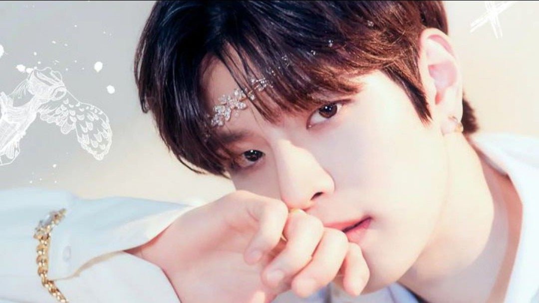 #Seunchan/#Chanmin au 
              𝗔𝗕𝗢 | Pêssego  🎀🍑

Seungmin é um fã obcecado pelo CB97, totalmente apaixonado e sortudo por ter conseguido passar a noite com seu ídolo. 
Ou
Kim não sabe como dizer ao seu idol que agora eles tem um filho juntos. Fruto de uma única noite.