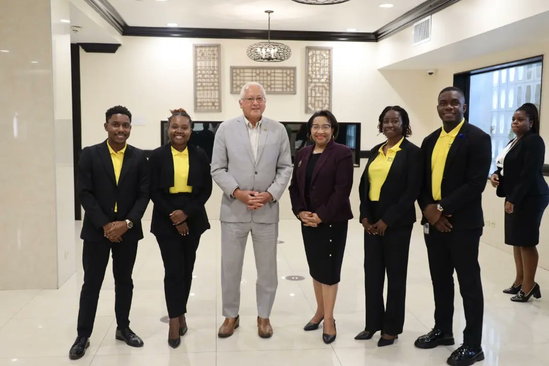 Delroychuckjm's tweet image. Team MoJ has secured  the win in this year's @tiu_jamaica Public Sector Debate Competition.

Big congratulations to our own @administrator_generalsdept for securing second place and sectional prizes. 

#firstclassjusticesystem