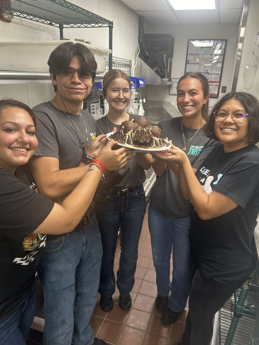 BethJernberg's tweet photo. Molten lava mountain here at streamwood!! We lava you all a lot!! Our team here at streamwood is amazing!!!  Sense of belonging, creating culture, @LukeFBrockman  @GumpMike @NicholasBPaxton @LynAj4 @dougcomings @Chilis @Janlopez2201 https://t.co/GCmOiUHxwU