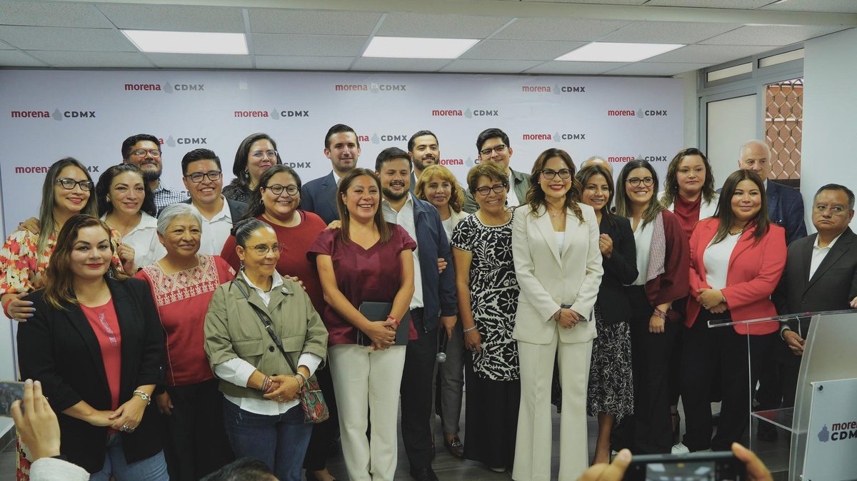 Paulo Emilio García (@paulogarciag) on Twitter photo Entendiendo que no es el cargo sino el encargo, en el <a href="/GPMorenaCdMex/">Grupo Parlamentario de Morena en Ciudad de México</a> pusimos por delante el consenso en torno al proyecto de Ciudad y elegimos a dos compañeras extraordinarias para encabezar la bancada.
Felicidades queridas <a href="/XochitlBravoE/">Xóchitl Bravo</a> y <a href="/brendaruiza/">Brenda Ruiz</a> !! A seguir ampliando Entendiendo que no es el cargo sino el encargo, en el <a href="/GPMorenaCdMex/">Grupo Parlamentario de Morena en Ciudad de México</a> pusimos por delante el consenso en torno al proyecto de Ciudad y elegimos a dos compañeras extraordinarias para encabezar la bancada.
Felicidades queridas <a href="/XochitlBravoE/">Xóchitl Bravo</a> y <a href="/brendaruiza/">Brenda Ruiz</a> !! A seguir ampliando
