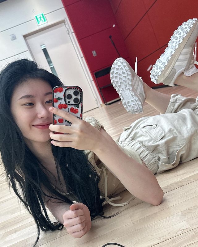 chaeryeohng's tweet photo. in a room filled with echoes of melodies and adorned with a thousand dreams, there she stands, a vision of grace and willpower. dance floor is her sanctuary, 그녀의 충실한 동반자를 반영, reflecting not only her physical form but depths of her passion and unwavering spirit. https://t.co/8HpKl6mVh6