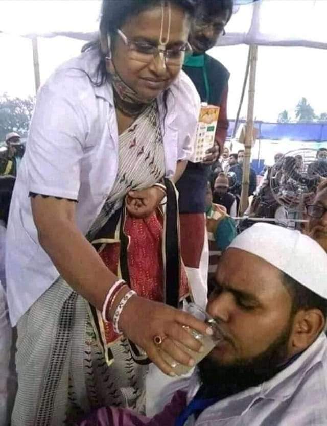 Rare picture of a goat feeding the butcher 🤡