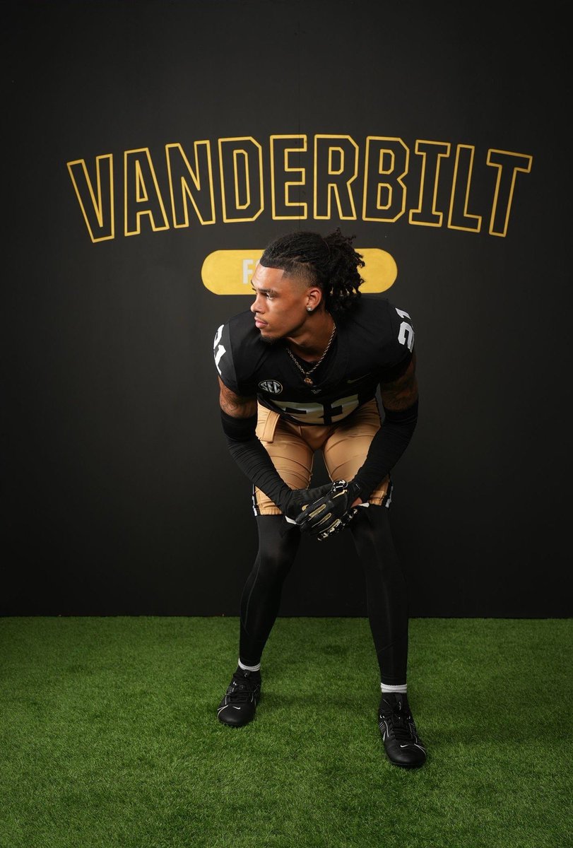 BCarter1911's tweet image. Counting the days down  👀🔥🤧🏈⚓ @DontaeCarter15 @Jboogie7v7 @VandyFootball