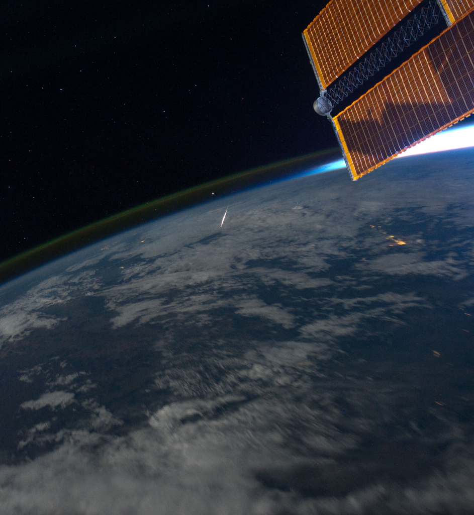 apod's tweet image. Denizens of planet Earth typically watch meteor showers by looking up. But this remarkable view, captured on August 13, 2011 by astronaut Ron Garan, caught a Perseid meteor by looking down. From Garan's perspective on board the International Space Station orbiting at an altitude…