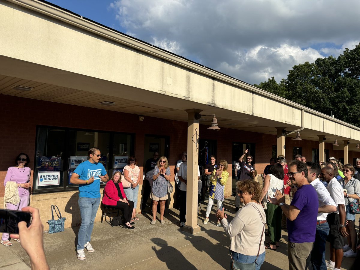 KyleHermanOhio's tweet photo. Welcome to Stow @OHDems new Field Office! Our community is fired up and ready to go for @KamalaHarris, @Tim_Walz, @SherrodBrown, @EmiliaSykesOH, @Donnelly4Ohio, @Stewart4OhioSC, @Forbes4Justice, @RepWeinstein, #DerrickHall, @CurtisForOhio, @AJHarrisOH, & @CitizenMapsOH! 🇺🇸 https://t.co/N8kTCi4sZ8