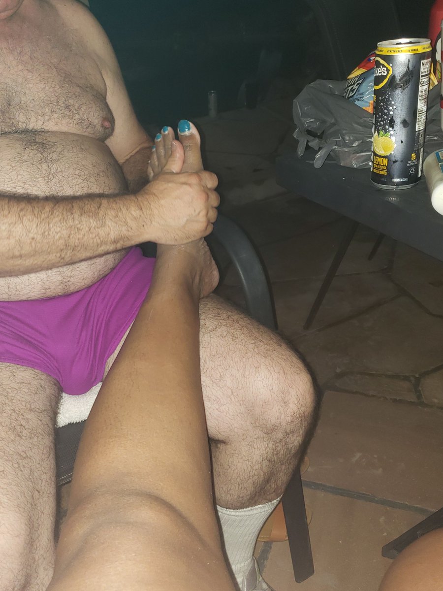 This could be you. 
I do in-person sessions in the Phoenix, AZ area.
✈️ FMTY ✈️
#feet #footworship 
Click the link and visit my website to schedule a session.