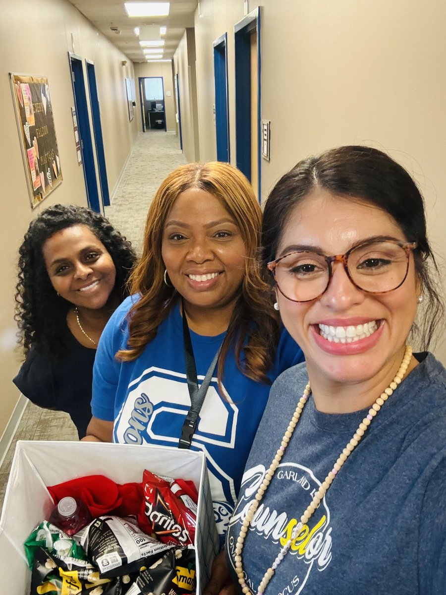 We have the best counselor facilitator! Thank you, Mrs. E for taking the time to stop by to wish us a great 24-25 school year. These snacks will definitely come in handy. <a href="/gisdcounseling/">GISD Guidance and Counseling</a> <a href="/Counselors_SMS/">Schrade MS Counselors</a>