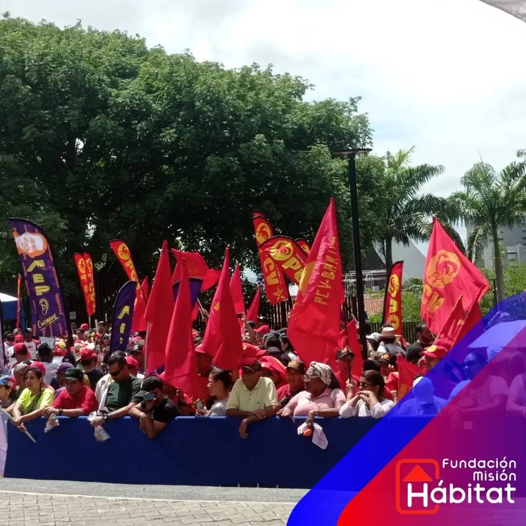 #Enterate #NotiFMH || Con mucha alegría y entusiasmo, trabajadores de #FMH acompañaron a  nuestro Presidente <a href="/NicolasMaduro/">Nicolás Maduro</a> ante su comparecencia en el Tribunal Supremo de Justicia en materia electoral ⚖️🇻🇪