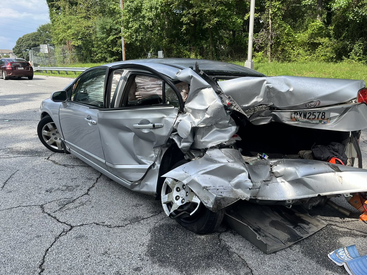 UnkleDell's tweet photo. you gonna have to go a lil faster than 75 in a residential area and blow through a stop sign to kill unk lil bro https://t.co/EgKwgubZYb
