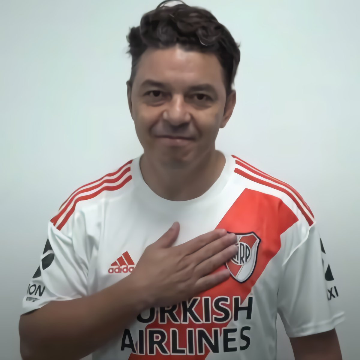 🚨BUSCO CUENTAS DE RIVER🚨

Ninguna cuenta de river debería tener menos de 2000 seguidores.👥

Por lo tanto si sos de river y me seguis, te devuelvo follow.

Comenta y sigue a los q te den MG.

Me ayudas con un RT🔁 o das MG❤️