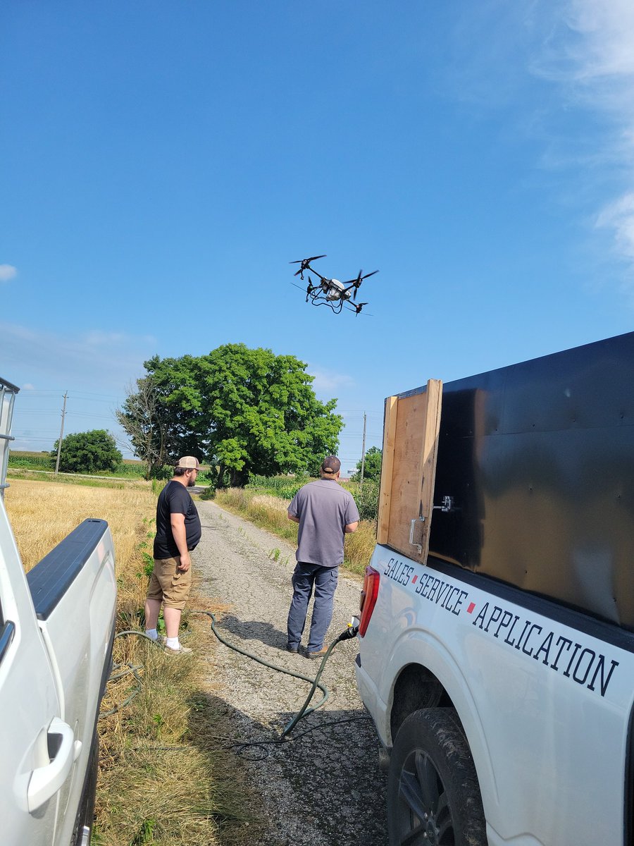 MosburgerA's tweet photo. Had a fantastic day with @drone_spray today applying @ConceptAgriTek #CalBor #SweetFulvic @LiquidAgro #NResponse on some @PRIDESeeds corn for @RMosburger . Very cool piece of equipment. Excellent service by Operator. https://t.co/SgJBld66ua