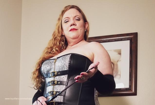 Repost if you desperately long to be in the clutches of an Evil Queen! 👑✨ https://t.co/ZMxhhC0Wz7 #realloyalfans<a href="/tag/realloyalfans"class="tags"><span>#realloyalfans</span></a>