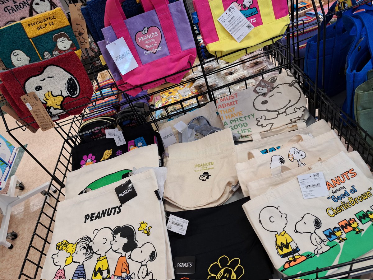 TSUTAYAhiroomot's tweet photo. #SMALLPLANET  POP-UP STORE開催中✨
「キャラクターグッズで世界中に幸せを」をモットーにしている #スモールプラネット のライフスタイル雑貨を期間限定で販売中🐰🥜
かわいい雑貨がたくさんありますので見に来てくださいね☺️
#TSUTAYA広面店 https://t.co/pFwtEHv5tM