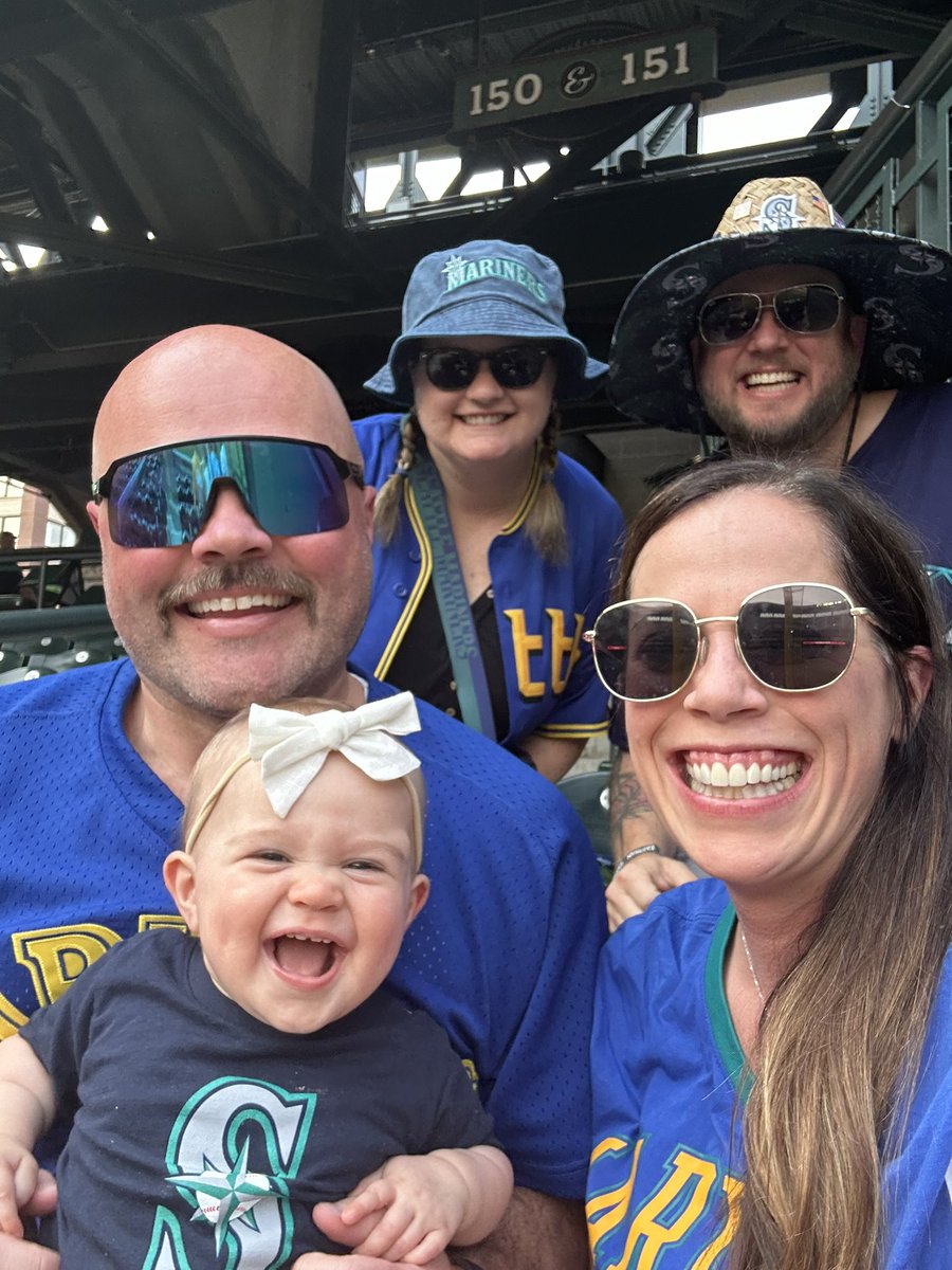 HopeKristi's tweet photo. Go Ms! ⚾️ #MarinersSTM @Mariners @rlegendkiller @RWillmaser @heidiwill83 #tridentsup #seausrise https://t.co/768YBgM5dI