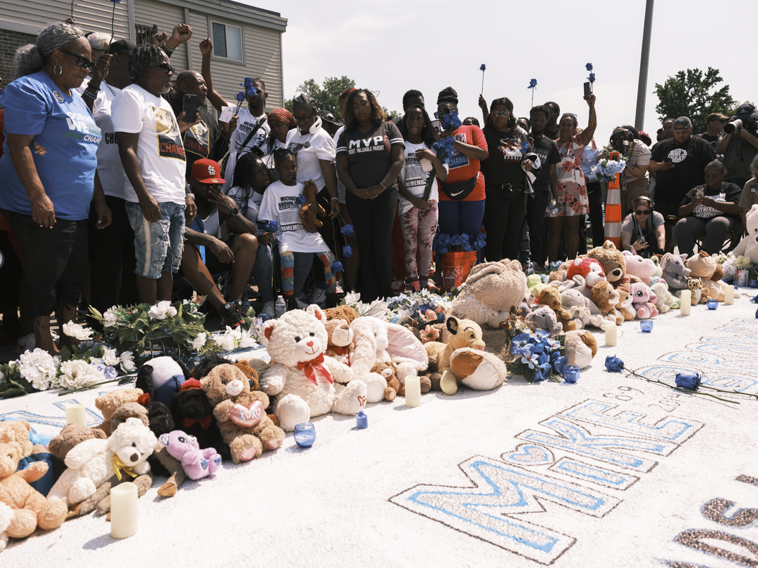 IShotGuyDebord's tweet image. A handful of photos from today&apos;s march from Normandy High School to Canfield Apartments on the 10th anniversary of Mike Brown&apos;s death at the hands of Ferguson police officer Darren Wilson. #mikebrown #ferguson