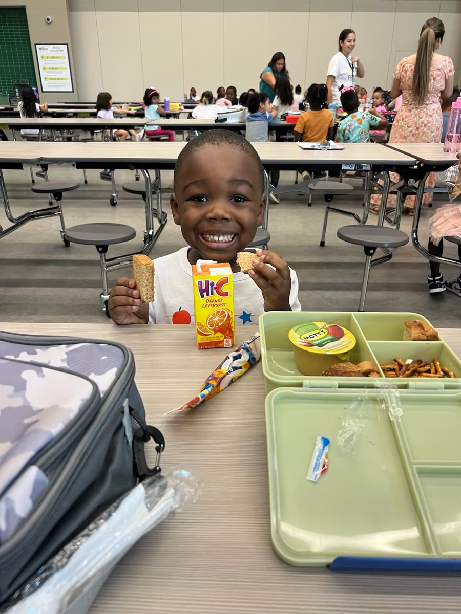 TeachWithBrina's tweet photo. First two days ✅ We love being fireflies at Alyssa Ferguson! ☺️ Thank you to everyone who loved on my one and only! 
@FE_Fireflies @FBISDEarlyChild @FortBendISD https://t.co/gRWQEmcDVv