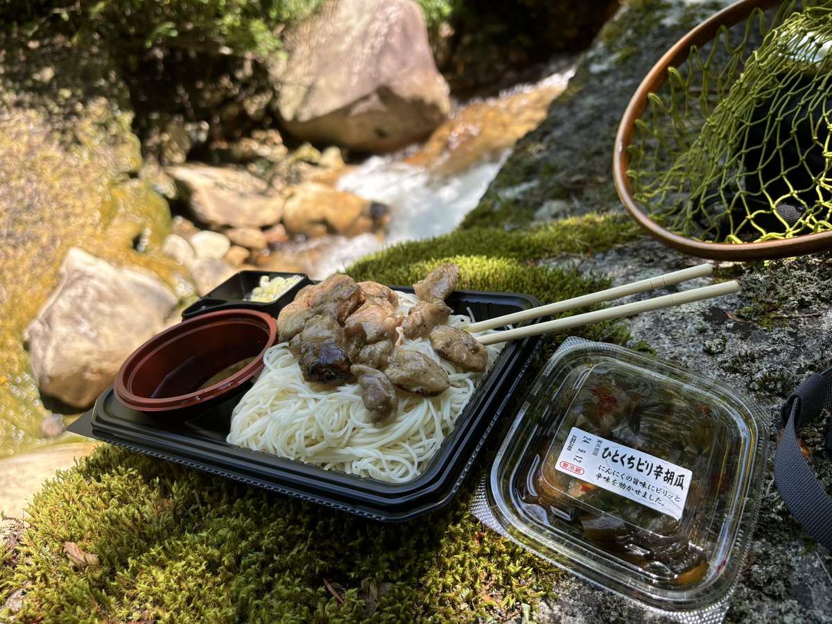 川辺で食べるそ素麺最高