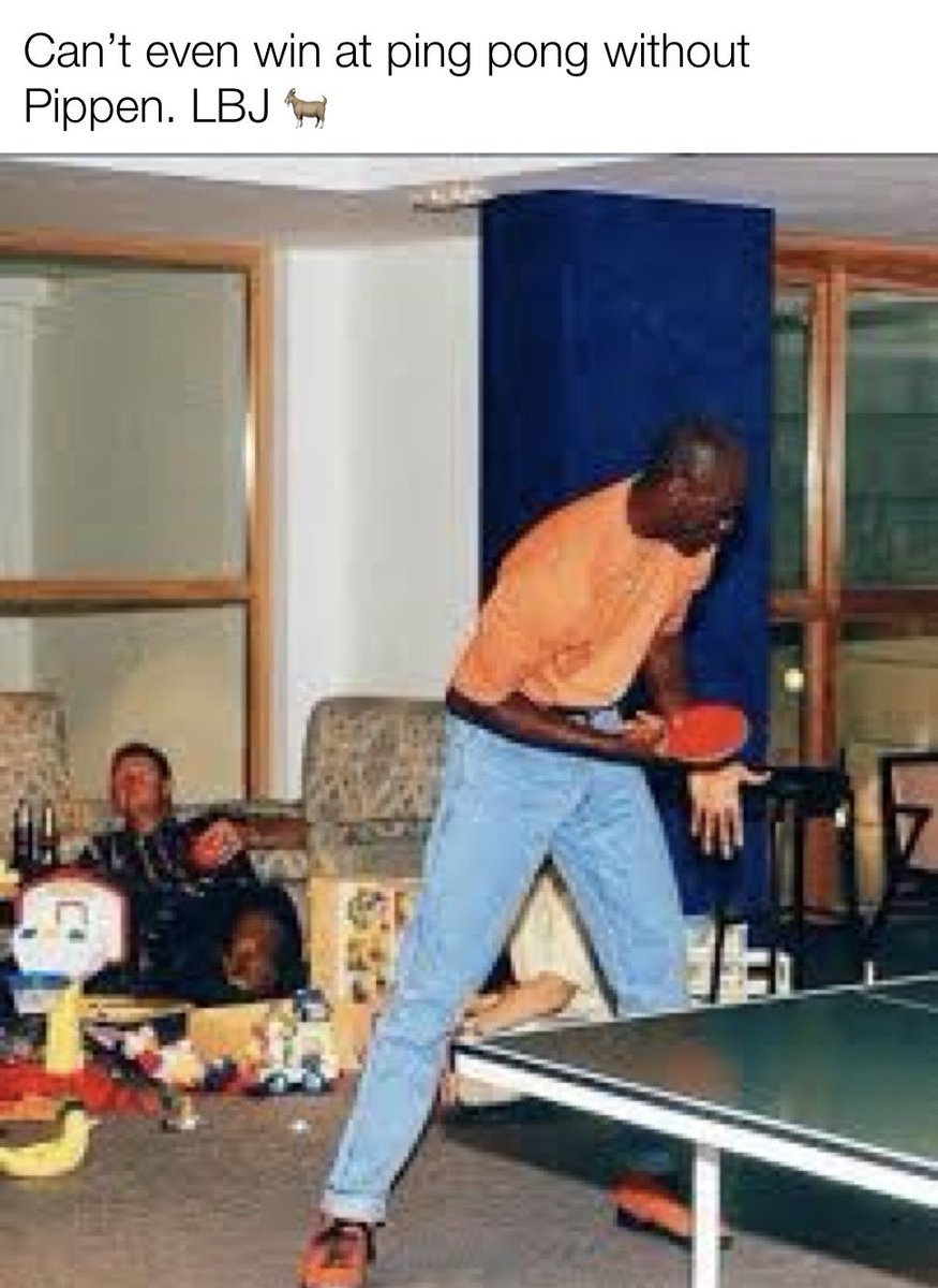 Even Larry can’t watch how bad he is with them mom jeans🧍#kingjames  #LeBronJames #lbjgoat
